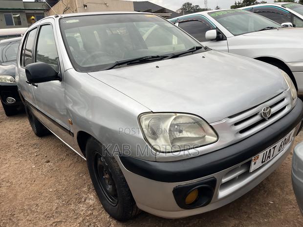 Toyota Raum 1998 Silver