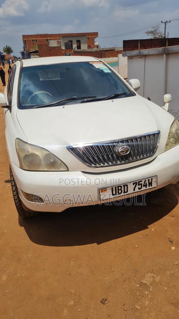 Toyota Harrier 2005 White