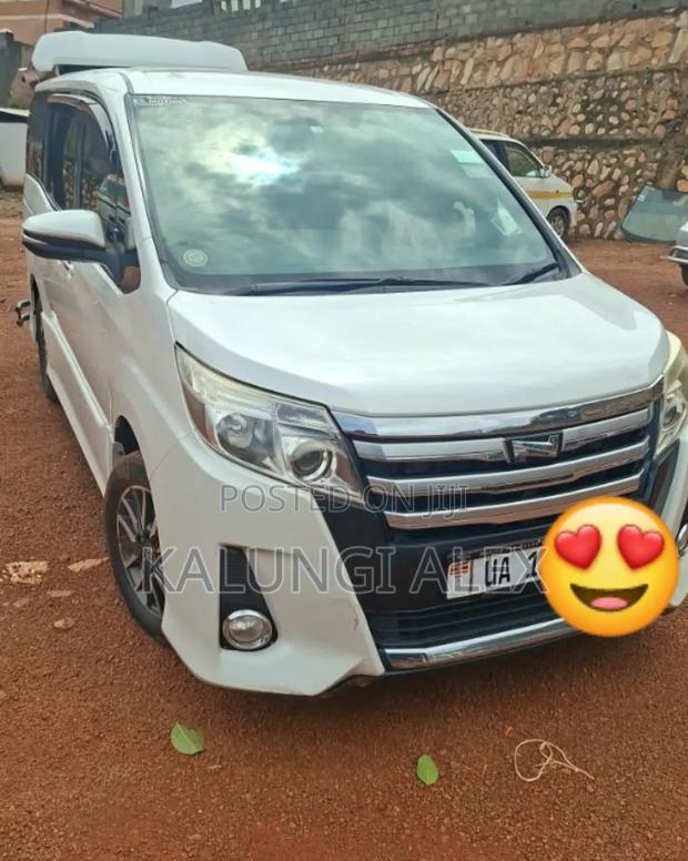Toyota Noah 2.0 FWD (7 Seater) 2014 White