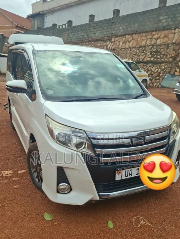 Toyota Noah 2.0 FWD (7 Seater) 2014 White