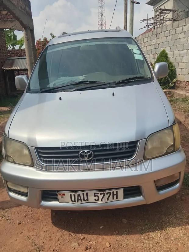Toyota Noah 2001 Silver