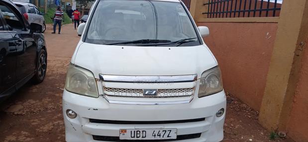 Toyota Noah 2006 White