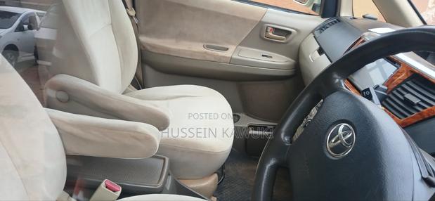 Toyota Noah 2006 White