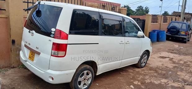 Toyota Noah 2006 White