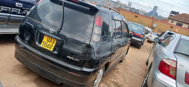Toyota Raum 2000 Black