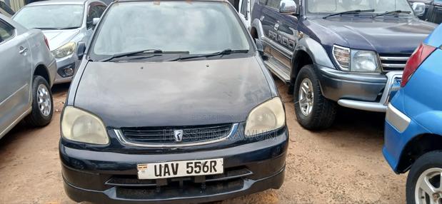 Toyota Raum 2000 Black