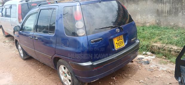 Toyota Raum 2000 Blue