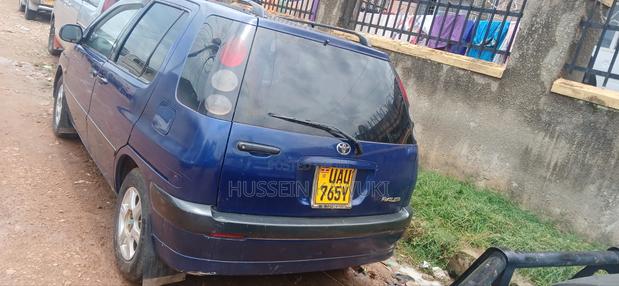 Toyota Raum 2000 Blue