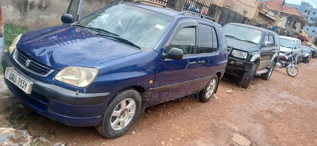 Toyota Raum 2000 Blue