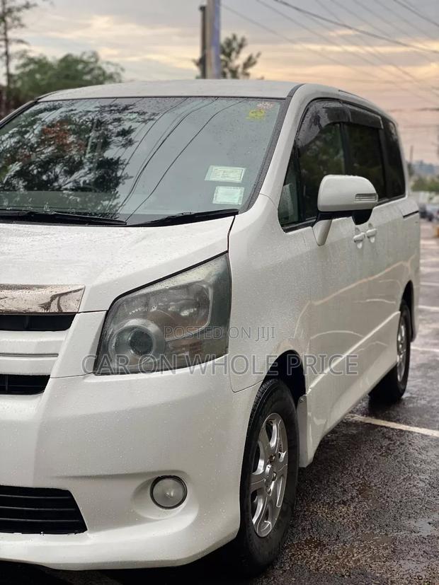 Toyota Noah 2008 White