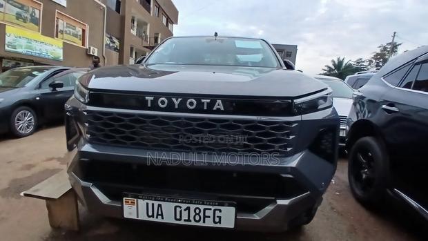 Toyota Hilux 2026 Blue