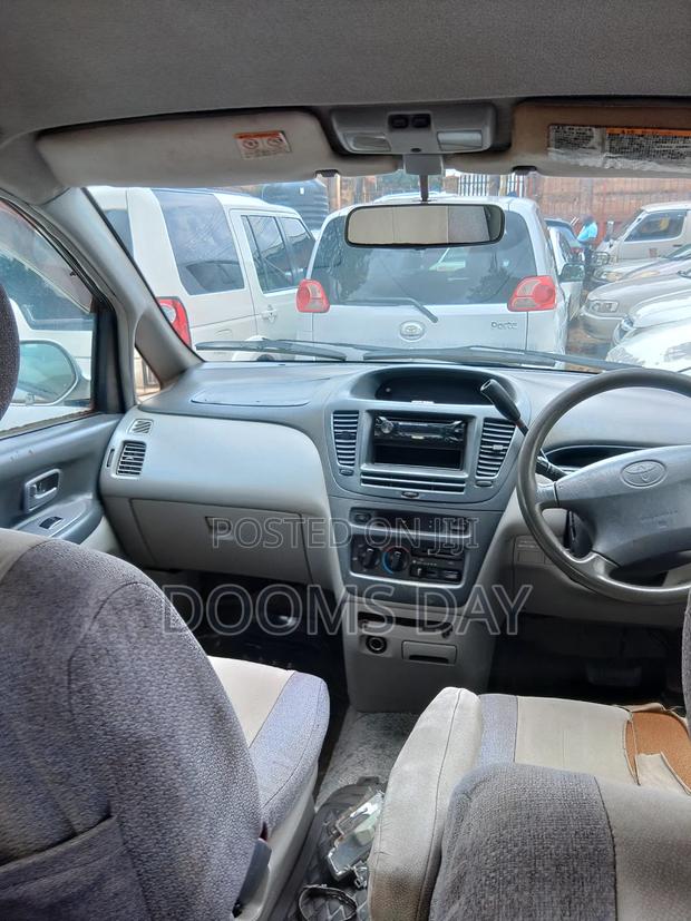 Toyota Nadia 1999 Silver