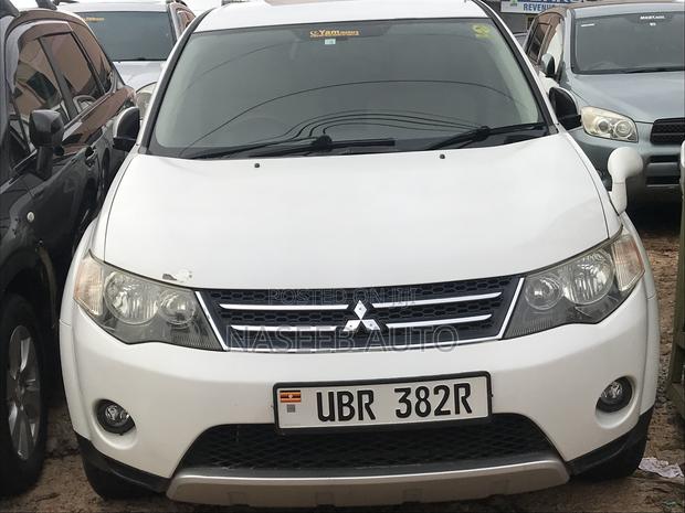 Mitsubishi Outlander 2010 White