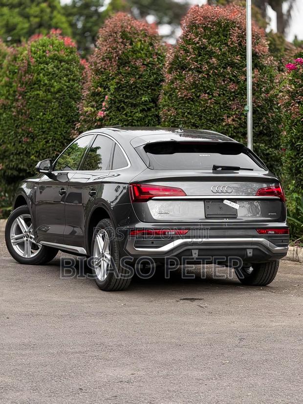 Audi Q5 2021 Gray