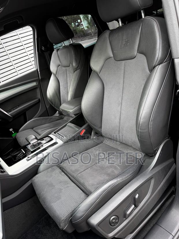 Audi Q5 2021 Gray