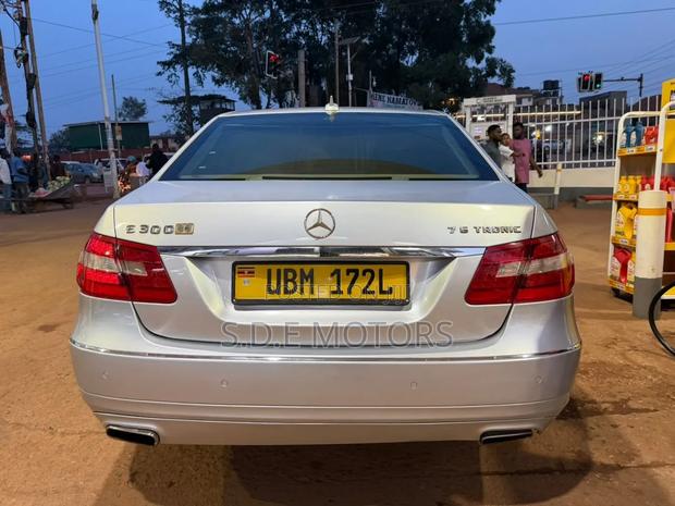 Mercedes-Benz E300 2011 Silver