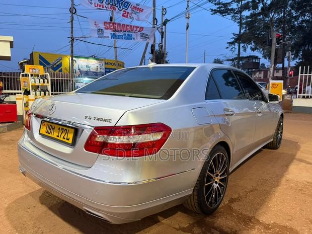Mercedes-Benz E300 2011 Silver