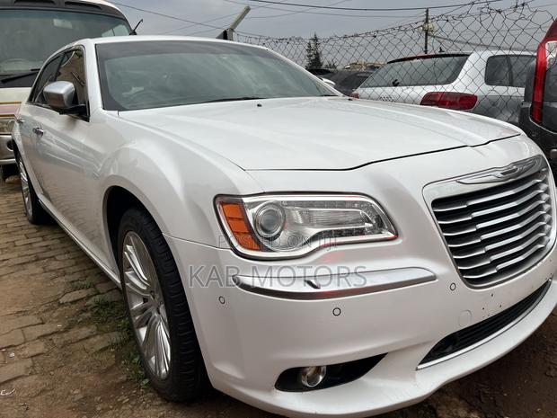 Chrysler 300C 2013 White