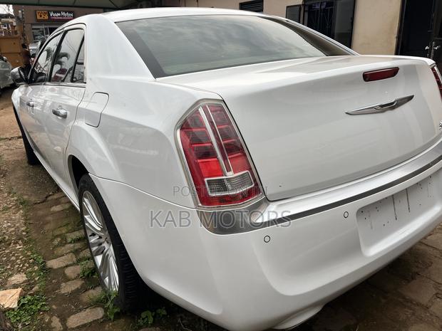 Chrysler 300C 2013 White