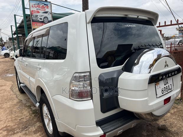 Mitsubishi Pajero 2010 White