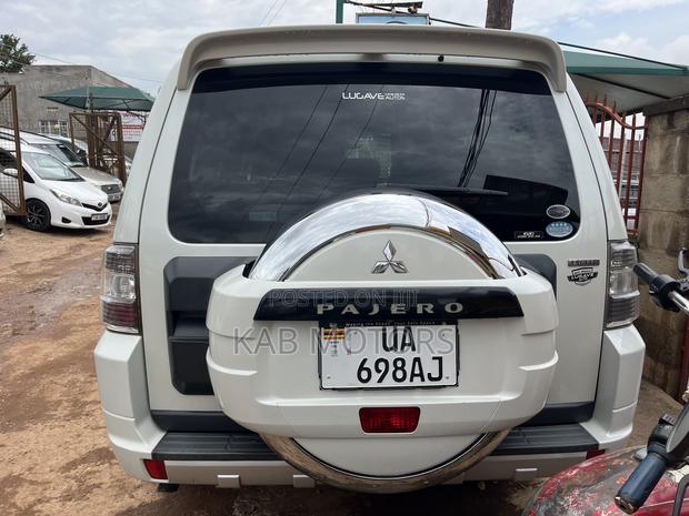Mitsubishi Pajero 2010 White