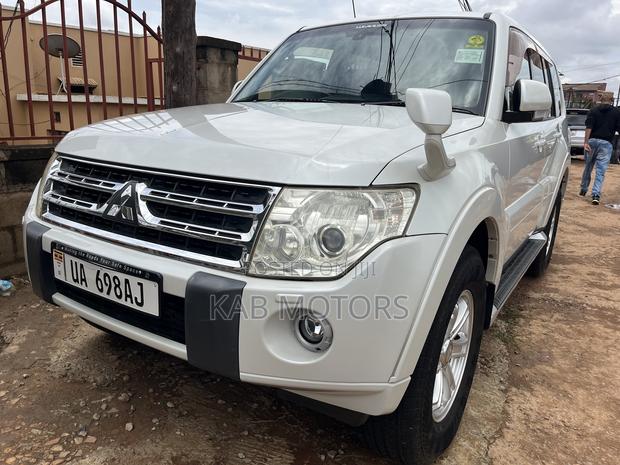 Mitsubishi Pajero 2010 White