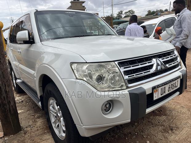 Mitsubishi Pajero 2010 White