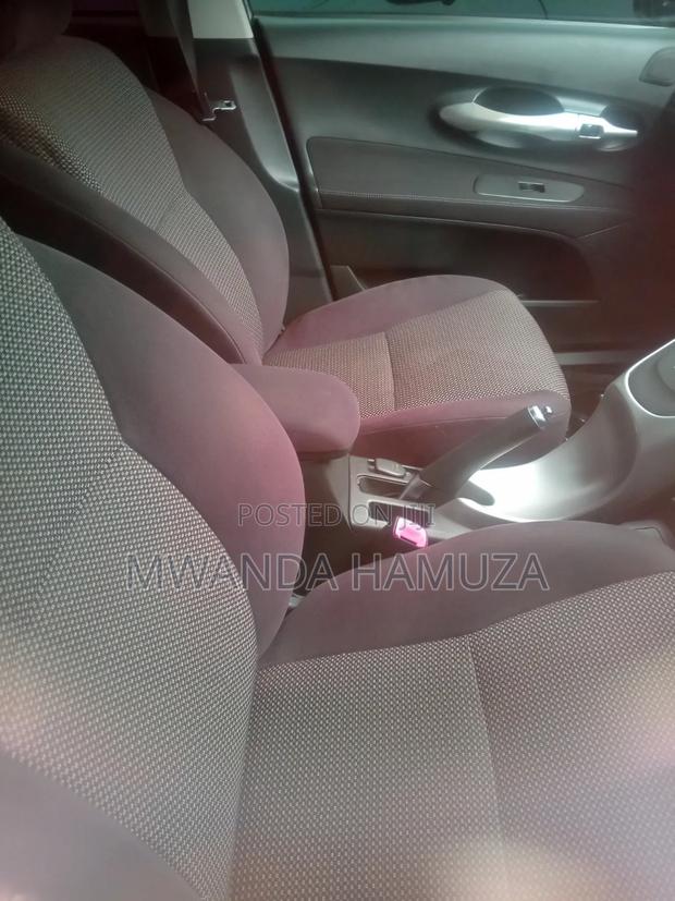 Toyota Auris 2011 Silver