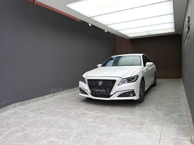 Toyota Crown 2018 White