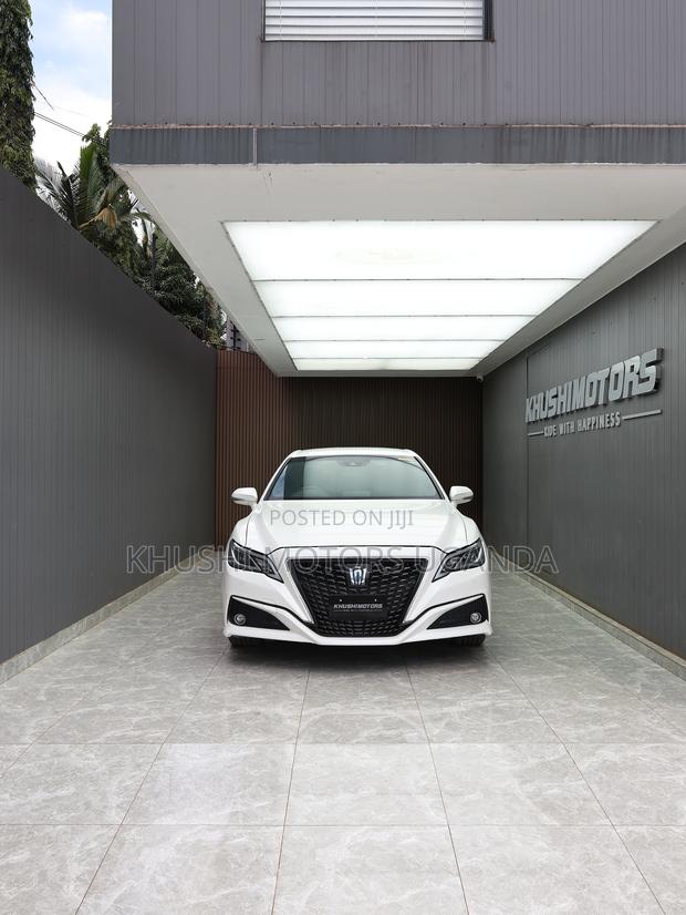 Toyota Crown 2018 White