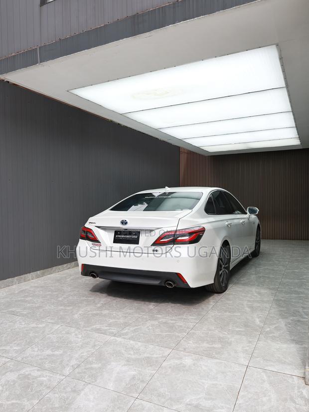 Toyota Crown 2018 White