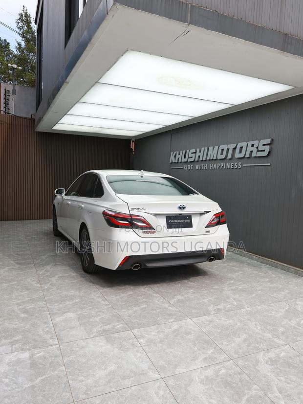 Toyota Crown 2018 White