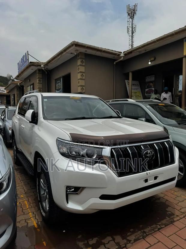 Toyota Land Cruiser Prado 2.8 2017 White