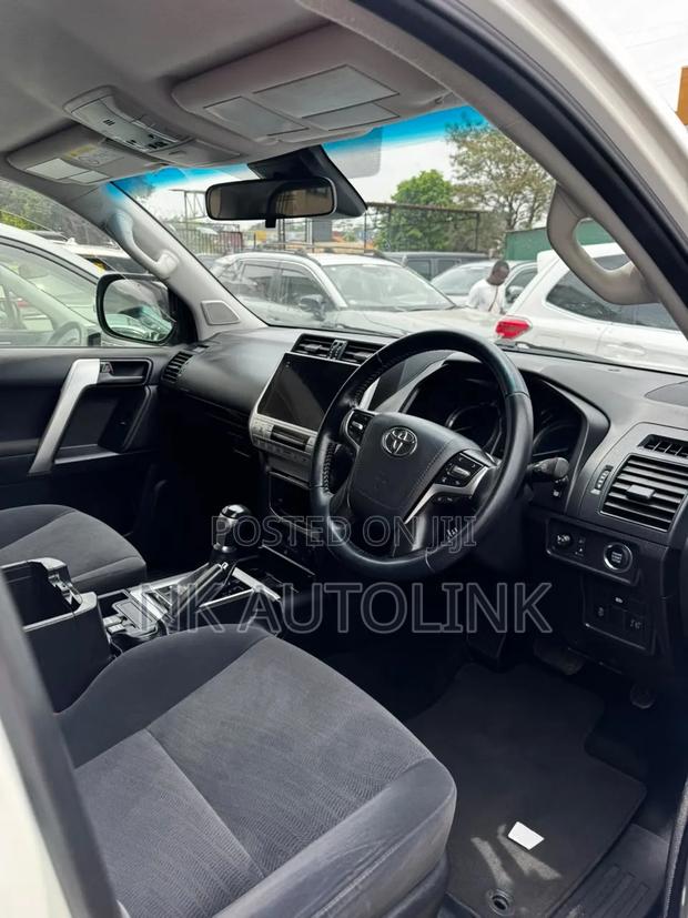 Toyota Land Cruiser Prado 2.8 2017 White