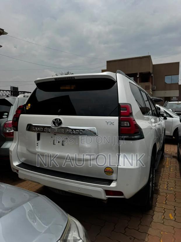 Toyota Land Cruiser Prado 2.8 2017 White