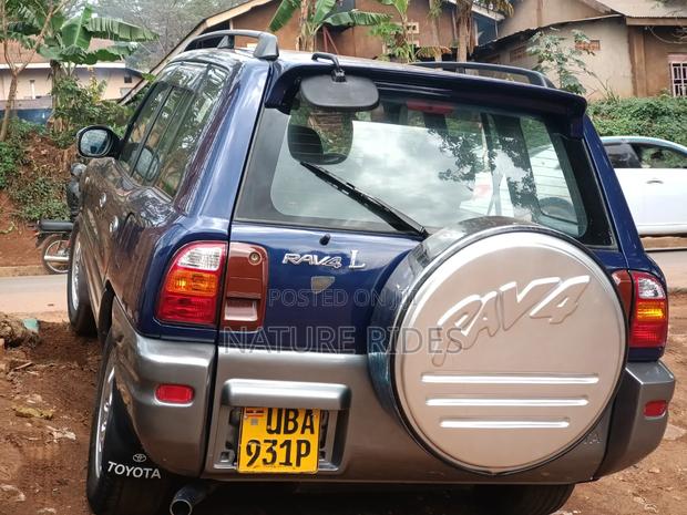 Toyota RAV4 Automatic 2000 Blue