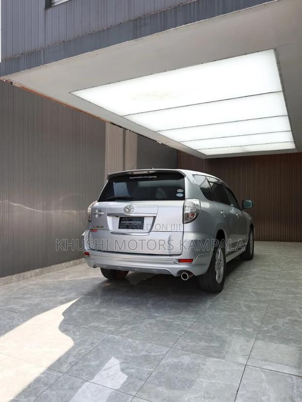 Toyota Vanguard 2009 Silver
