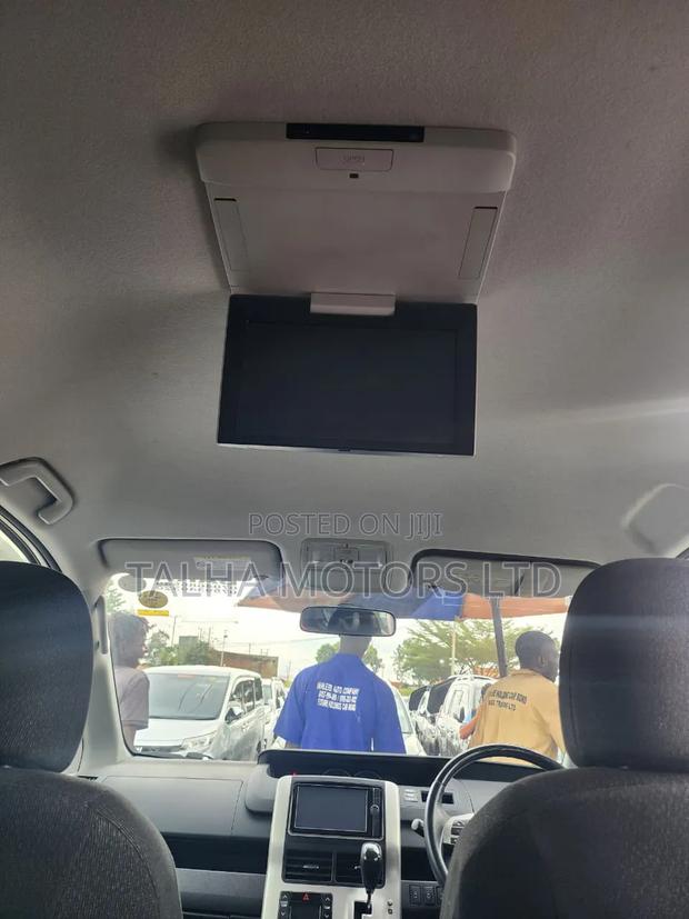 Toyota Noah 2013 White