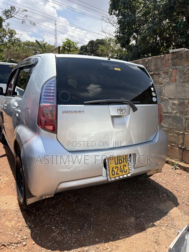 Toyota Passo 1.0 AWD 2010 Silver