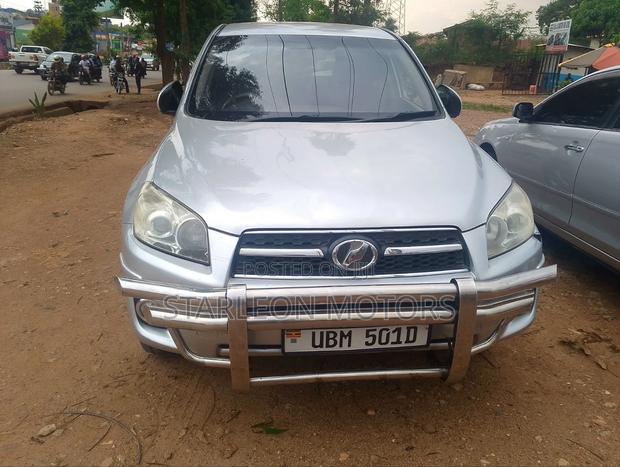 Toyota RAV4 2010 White