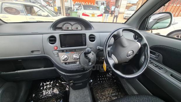 Toyota Sienta 1.5 FWD 2011 Silver