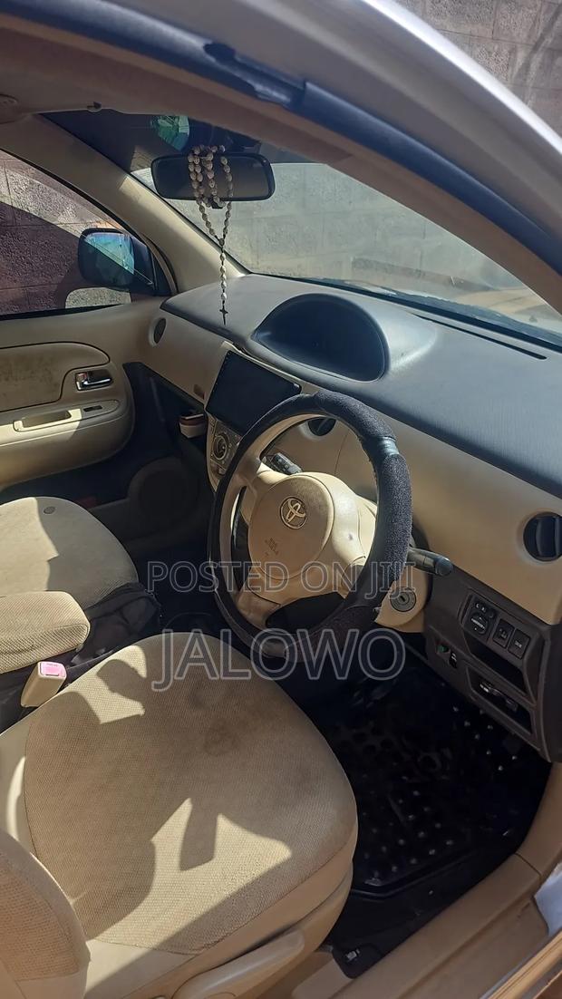 Toyota Sienta 2009 Gray