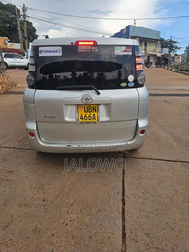 Toyota Sienta 2009 Gray