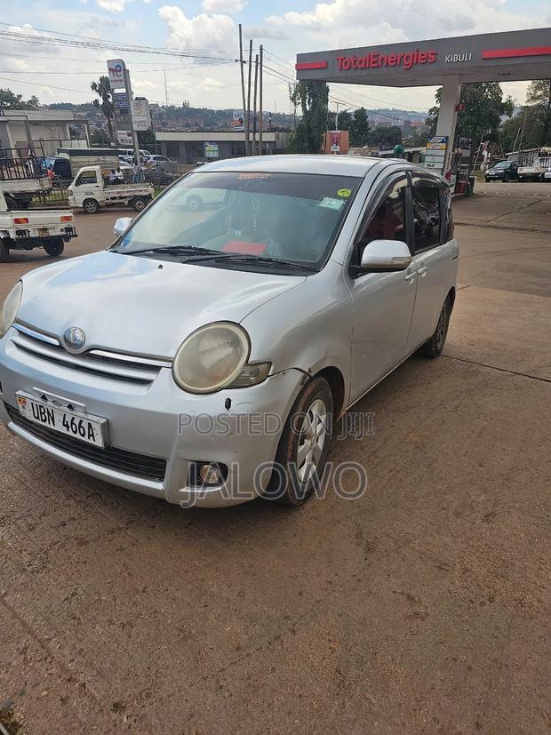 Toyota Sienta 2009 Gray