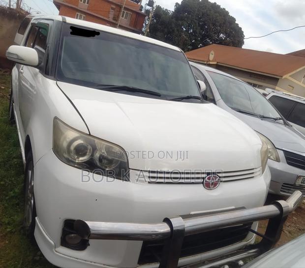 Toyota Corolla Rumion 2009 White