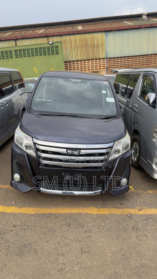 Toyota Noah 2014 Purple