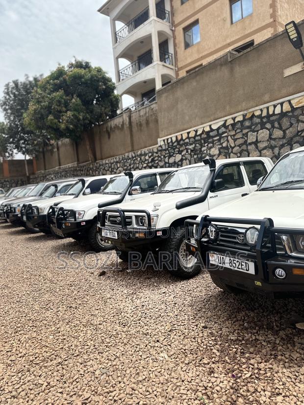 Toyota Hilux 1996 White