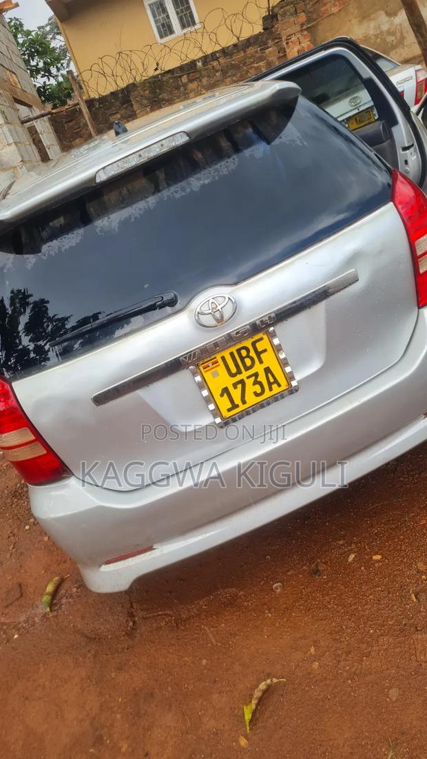 Toyota Wish 2004 Silver