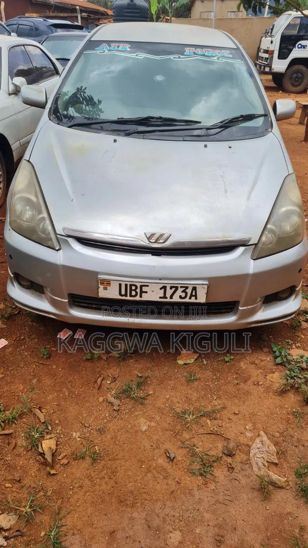Toyota Wish 2004 Silver