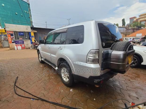 Mitsubishi Pajero 2008 Silver